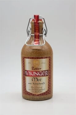 Wikinger - Roter Met Mit Kirschsaft Im Tonkrug