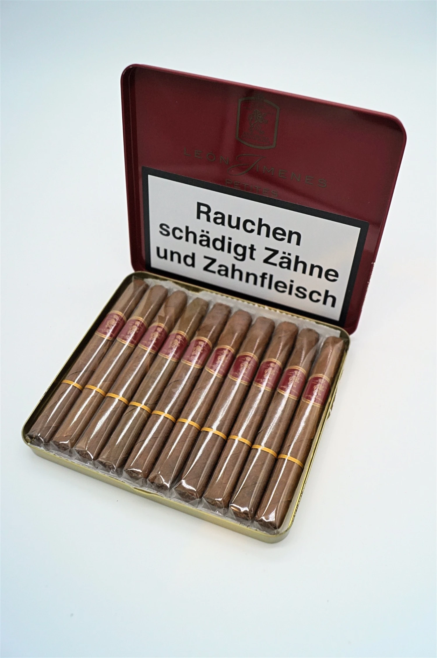 Leon Jimenes - Petites 4 Leon Jimenes - Petites - Image 2